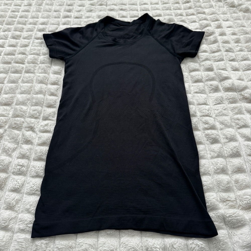 Lululemon 2 Black Swiftly Tee T-shirt Short Sleeve Fitted Athletic